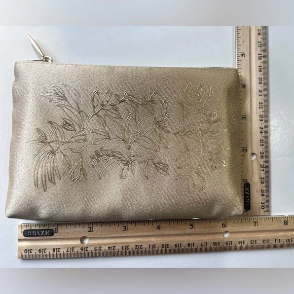 Chanel SUBLIMAGE Travel 8 Pieces Bundle  with SUBLIMAGE Pouch 6”x4.5” And Jars - Picture 7 of 16